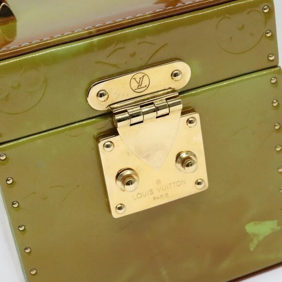 LOUIS VUITTON Monogram Vernis Bleecker Pouch Baby Blue - Picture 11 of 16